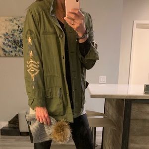 Super cute Army jacket w detailed sleeves